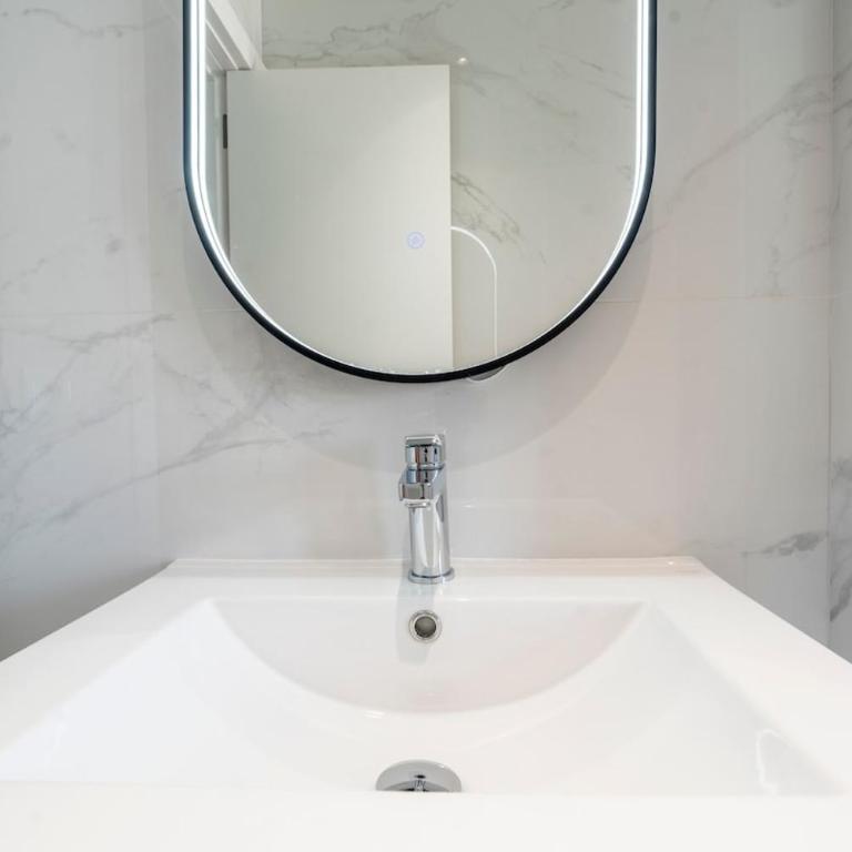 G232 Brand new Design Apartment Feria Madrid - Three-Bedroom Apartment - 27