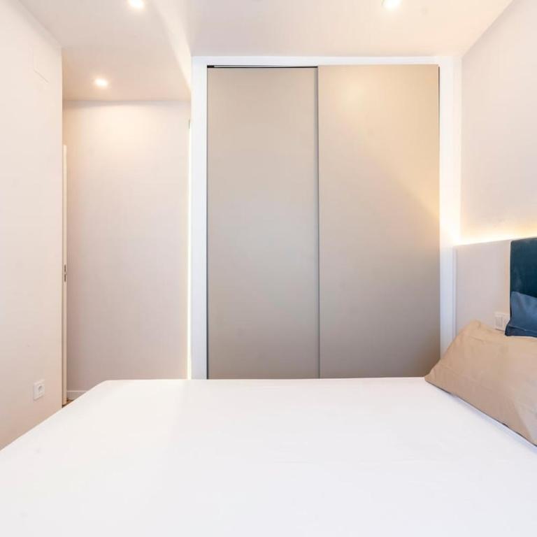 G232 Brand new Design Apartment Feria Madrid - Three-Bedroom Apartment - 28