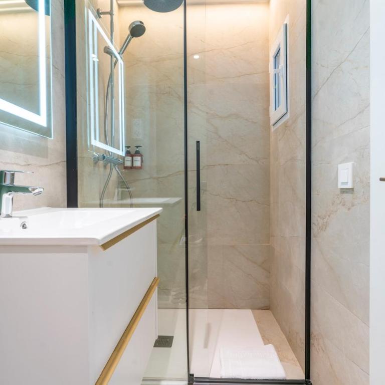 G232 Brand new Design Apartment Feria Madrid - Three-Bedroom Apartment - 31