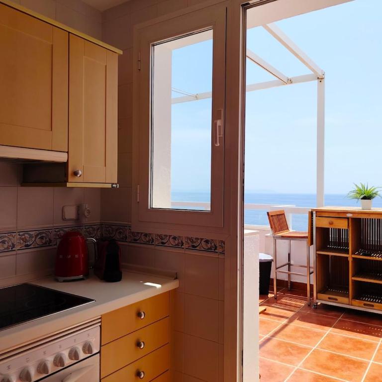 Oliveros Playa Suites, terraza exclusiva con vistas al mar - Two-Bedroom Apartment with Sea View - 15