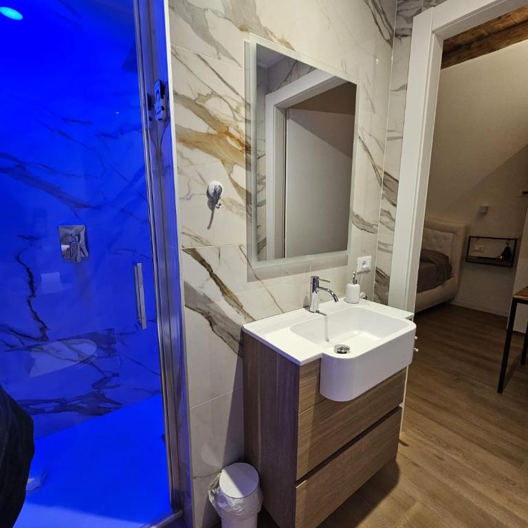 Junior Suite, Villa Joy Verona, Romantic, with garden, elegant living room, near the city center - Appartamento con 1 Camera da Letto - 7