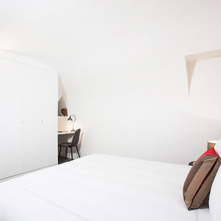 Charming 2BR-2BA between le Marais & le Louvre - Two-Bedroom Apartment - 10