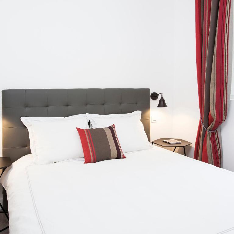Charming 2BR-2BA between le Marais & le Louvre - Two-Bedroom Apartment - 13