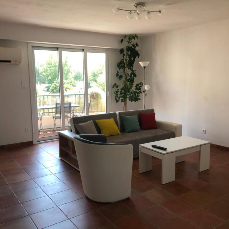 Appartement de location meublé F3 au premier étage - Two-Bedroom Apartment - 3
