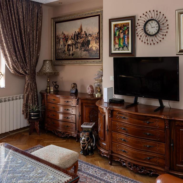 THE FIVE LUX-CENTER Apartments - Two-Bedroom Apartment with Balcony and Terrace - 1