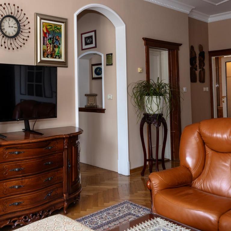 THE FIVE LUX-CENTER Apartments - Two-Bedroom Apartment with Balcony and Terrace - 5