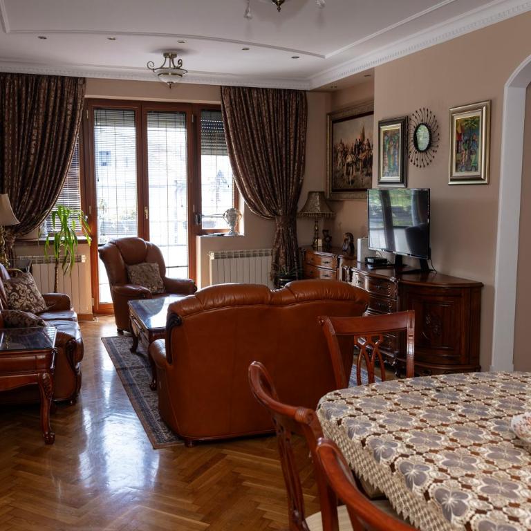 THE FIVE LUX-CENTER Apartments - Two-Bedroom Apartment with Balcony and Terrace - 6