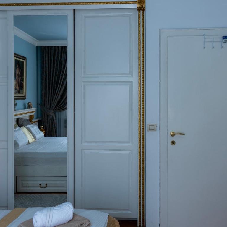 THE FIVE LUX-CENTER Apartments - Two-Bedroom Apartment with Balcony and Terrace - 16