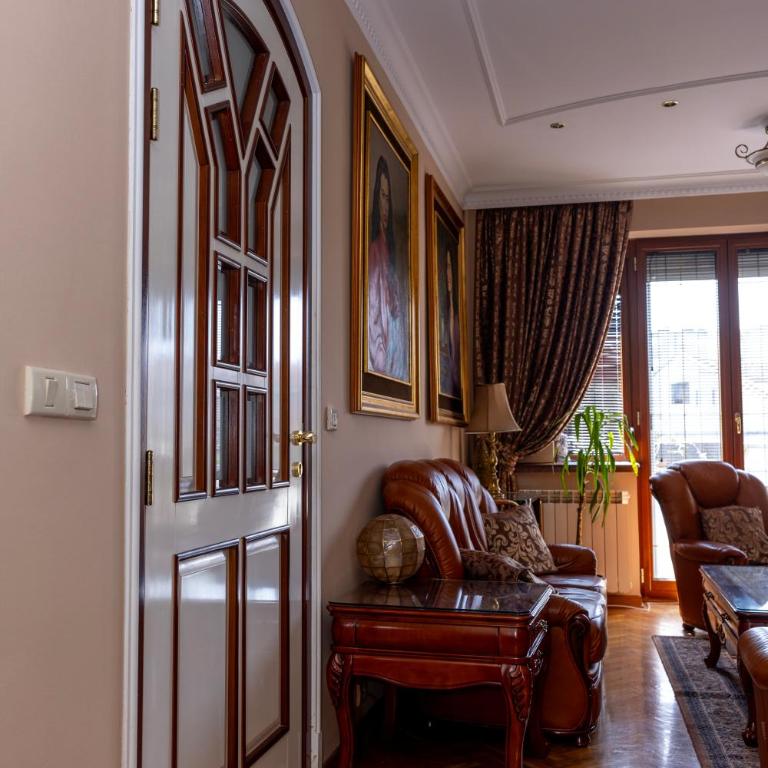 THE FIVE LUX-CENTER Apartments - Two-Bedroom Apartment with Balcony and Terrace - 7