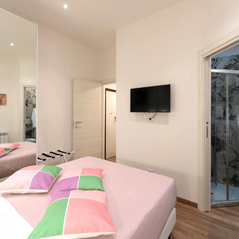 BOHEMIAN PIGNETO RHOME - 2 bdr 2 bath family friendly comfort & elegance - Colosseum at 4 metro stops - Secure & vibrant area, Pigneto metro & historic car free Island at 10 min walk - Easy access to Termini, La Sapienza, Policlinico Umberto I - Appartamento - 19
