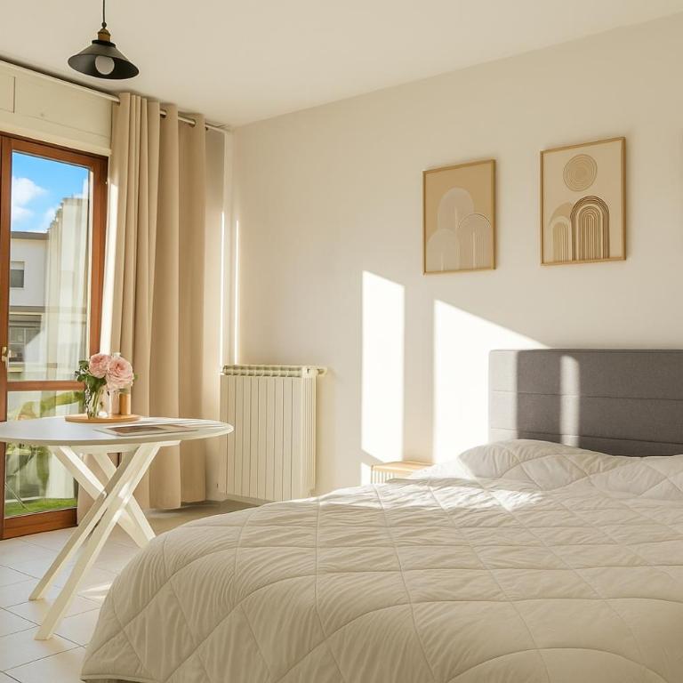 Lago Maggiore Rooms - Luino - Camera Matrimoniale con Balcone - 1