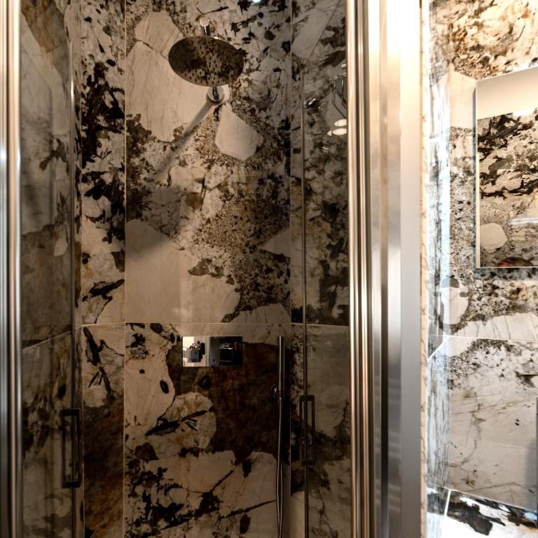 BOHEMIAN PIGNETO RHOME - 2 bdr 2 bath family friendly comfort & elegance - Colosseum at 4 metro stops - Secure & vibrant area, Pigneto metro & historic car free Island at 10 min walk - Easy access to Termini, La Sapienza, Policlinico Umberto I - Appartamento - 29