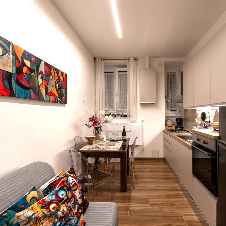 BOHEMIAN PIGNETO RHOME - 2 bdr 2 bath family friendly comfort & elegance - Colosseum at 4 metro stops - Secure & vibrant area, Pigneto metro & historic car free Island at 10 min walk - Easy access to Termini, La Sapienza, Policlinico Umberto I - Appartamento - 32