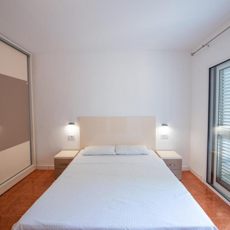 Lana Apartments - Dvokrevetna Soba sa Bračnim Krevetom i Terasom - 6