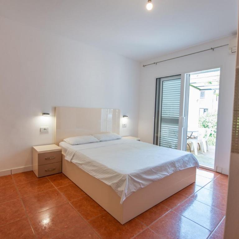 Lana Apartments - Dvokrevetna Soba sa Bračnim Krevetom i Terasom - 7