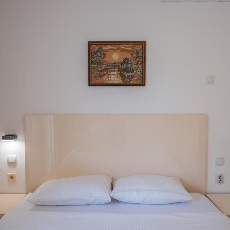 Lana Apartments - Dvokrevetna Soba sa Bračnim Krevetom i Terasom - 4