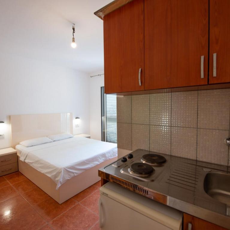 Lana Apartments - Dvokrevetna Soba sa Bračnim Krevetom i Terasom - 11