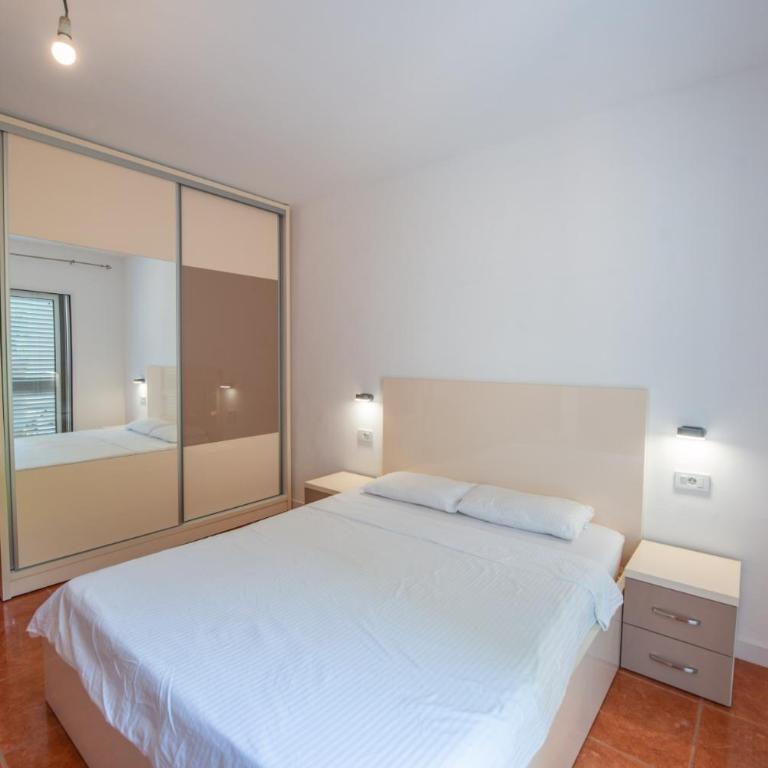 Lana Apartments - Dvokrevetna Soba sa Bračnim Krevetom i Terasom - 14