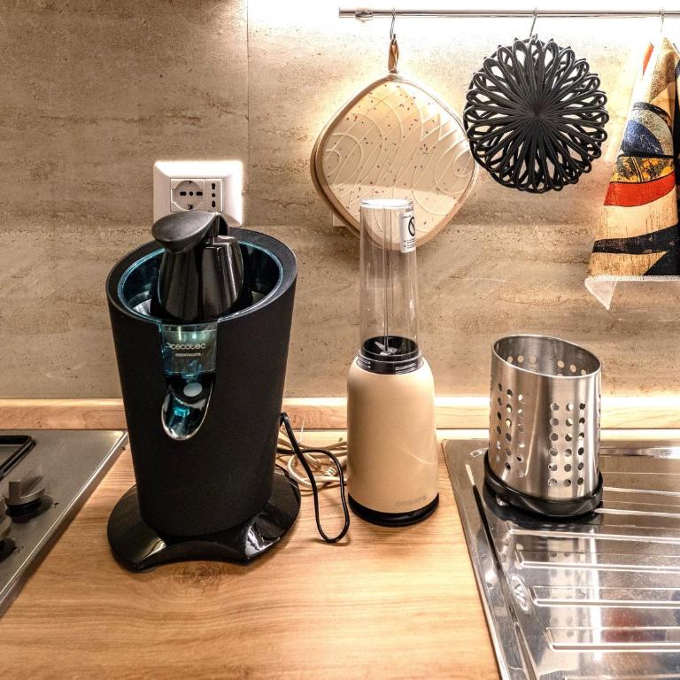 BOHEMIAN PIGNETO RHOME - 2 bdr 2 bath family friendly comfort & elegance - Colosseum at 4 metro stops - Secure & vibrant area, Pigneto metro & historic car free Island at 10 min walk - Easy access to Termini, La Sapienza, Policlinico Umberto I - Appartamento - 36
