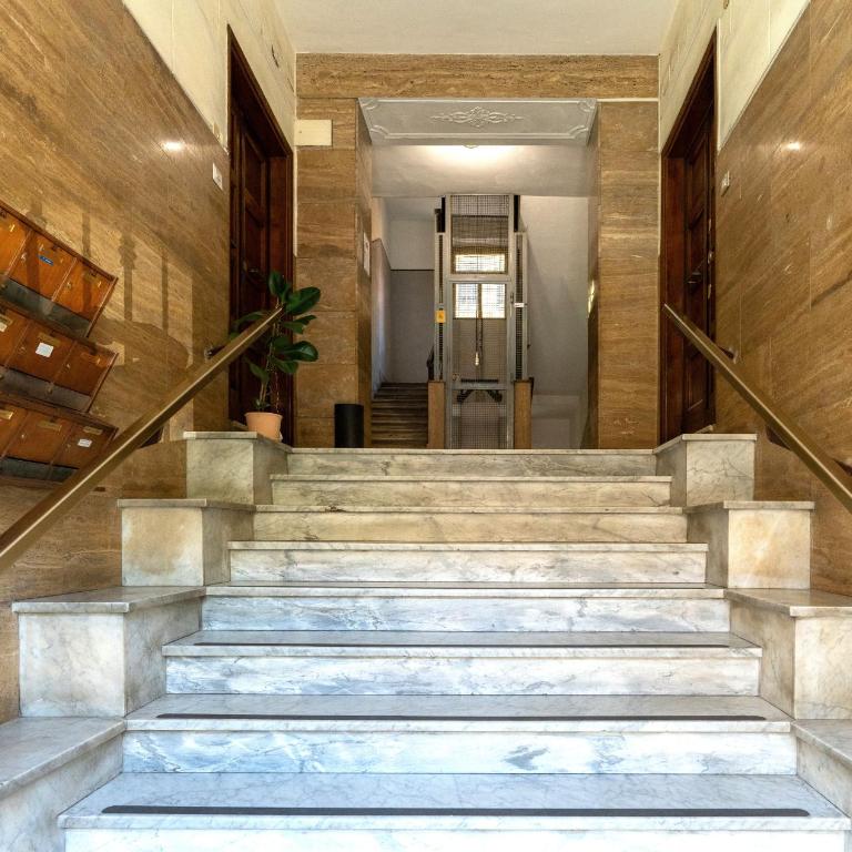 BOHEMIAN PIGNETO RHOME - 2 bdr 2 bath family friendly comfort & elegance - Colosseum at 4 metro stops - Secure & vibrant area, Pigneto metro & historic car free Island at 10 min walk - Easy access to Termini, La Sapienza, Policlinico Umberto I - Appartamento - 50