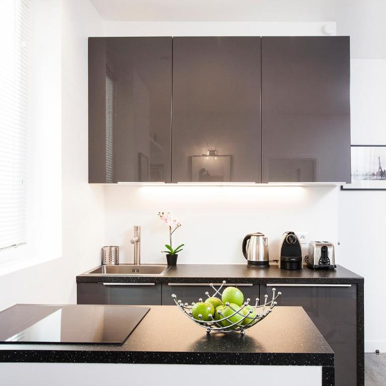 Charming 2BR-2BA between le Marais & le Louvre - Two-Bedroom Apartment - 3