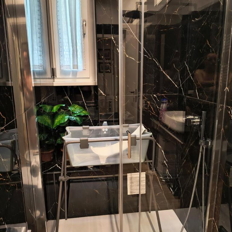 BOHEMIAN PIGNETO RHOME - 2 bdr 2 bath family friendly comfort & elegance - Colosseum at 4 metro stops - Secure & vibrant area, Pigneto metro & historic car free Island at 10 min walk - Easy access to Termini, La Sapienza, Policlinico Umberto I - Appartamento - 72