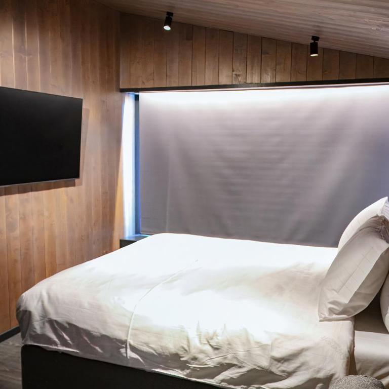 Ginger Cabins - One-Bedroom Chalet - 35