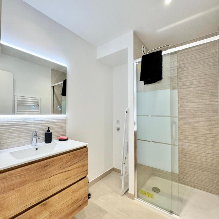 Les Cigales - Easy Home Booking - Appartamento con 2 Camere da Letto - 12