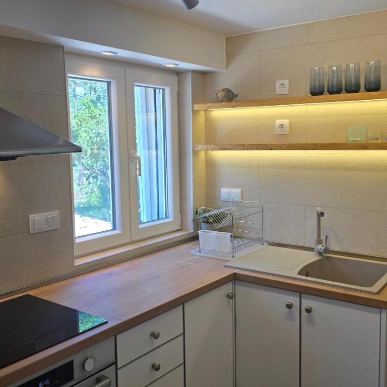 The Underdeck - One-Bedroom Apartment - 3