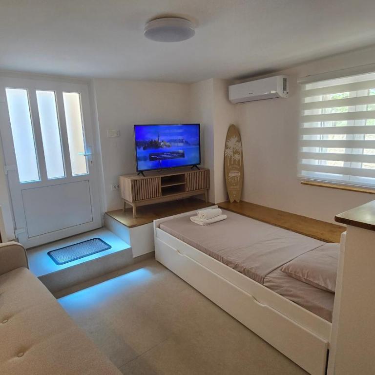 The Underdeck - One-Bedroom Apartment - 6