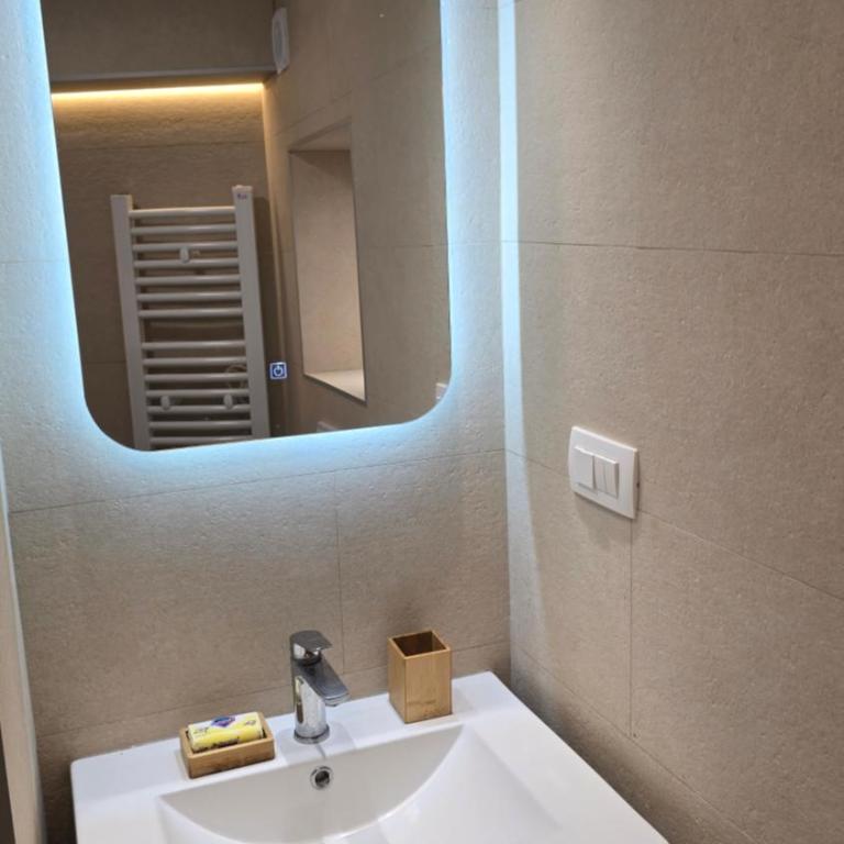 The Underdeck - One-Bedroom Apartment - 11