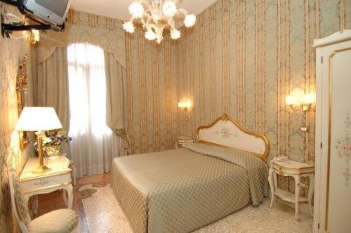 Residenza Hotel San Maurizio - Camera Superior Matrimoniale/Doppia con Letti Singoli - 8
