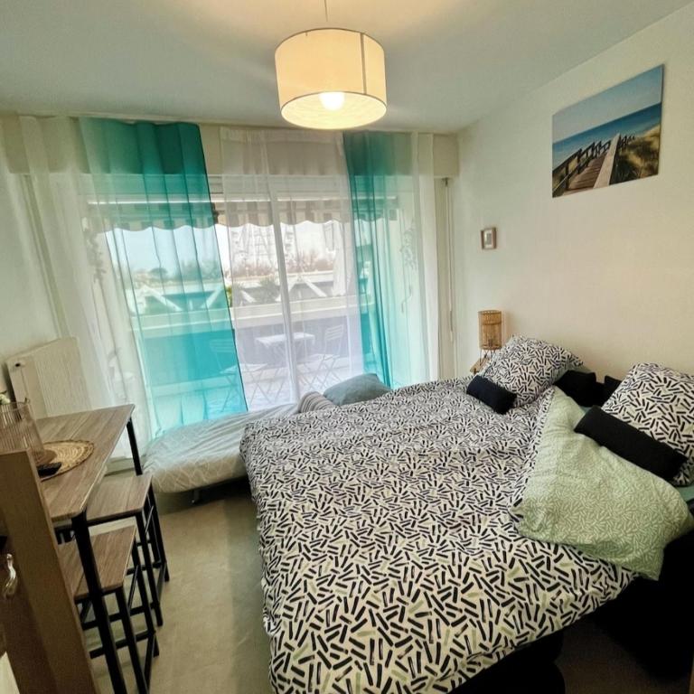 Paisible P1 face à la mer a 2 mn de la plage et du Centre Ville - One-Bedroom Apartment - 10