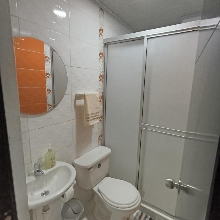 Oasis Moderno Apartamento Cómodo y Acogedor - Three-Bedroom Apartment - 7