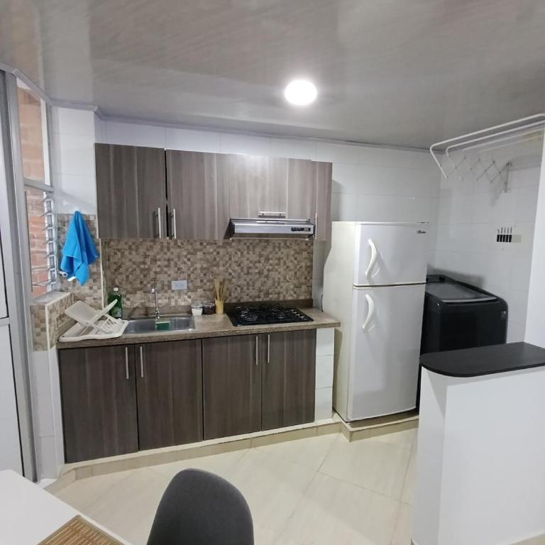 Oasis Moderno Apartamento Cómodo y Acogedor - Three-Bedroom Apartment - 10