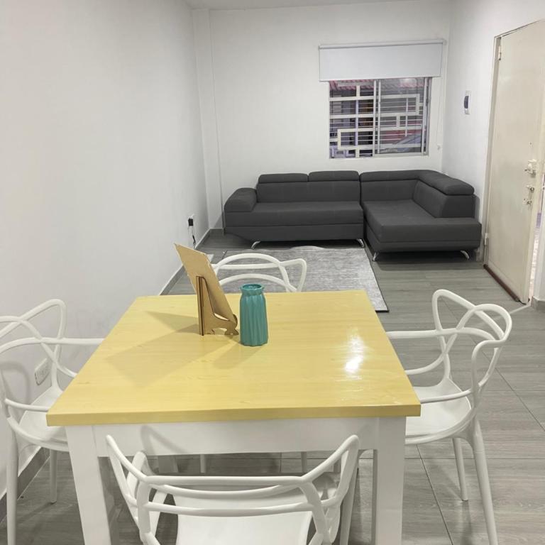 Casa de dos pisos con aire - Apartamento de 3 dormitorios - 8