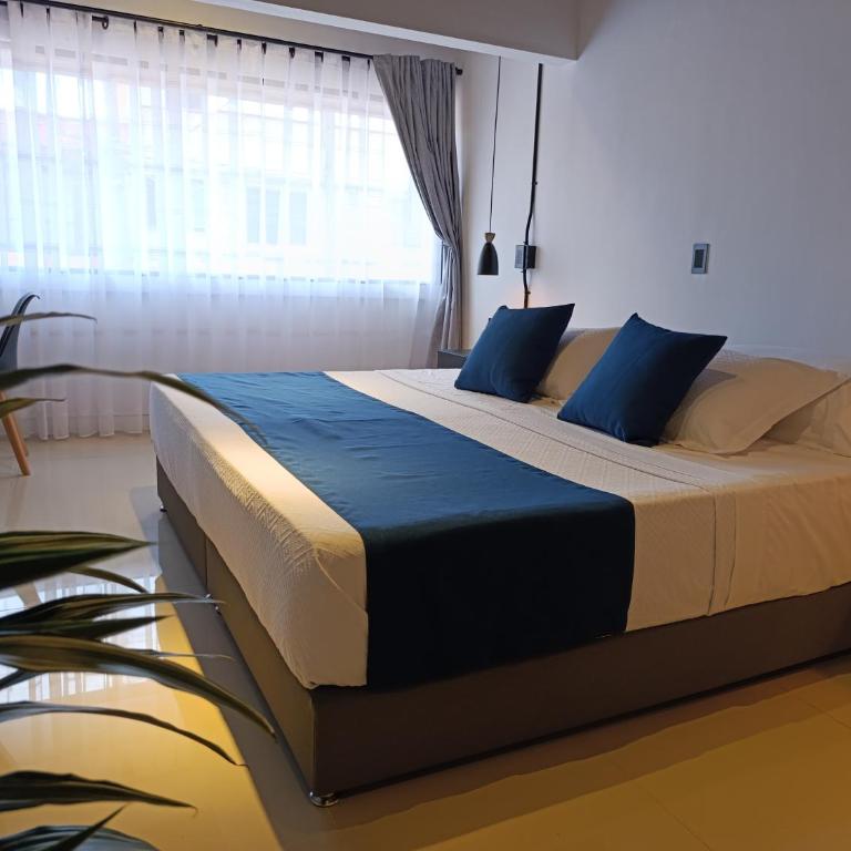 Bluelux Med - B&B - Deluxe King Room - 2