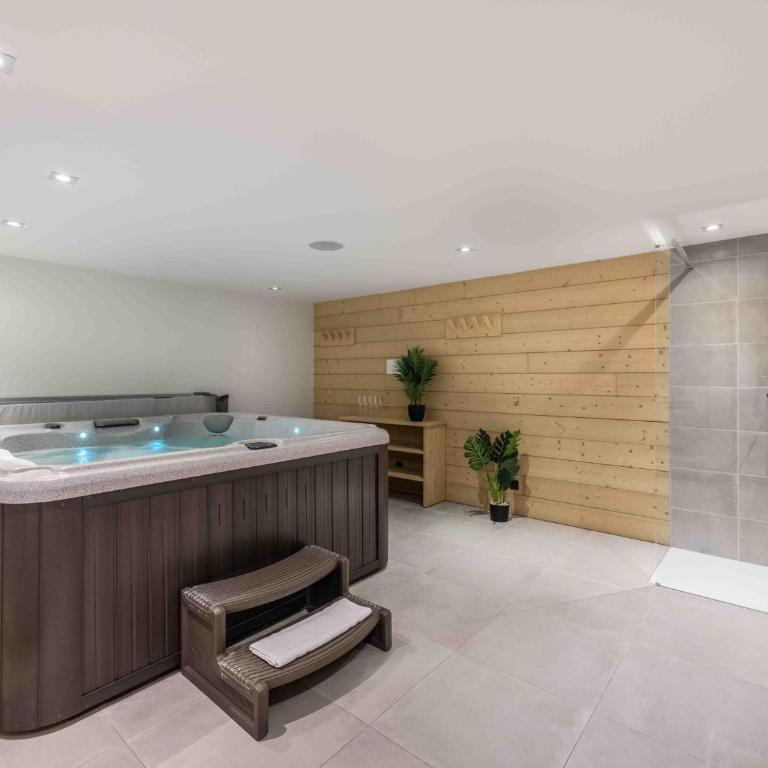 Chalet cosy à Méribel avec jacuzzi, sauna, 4 chambres - FR-1-565-131 - Chalet - 13