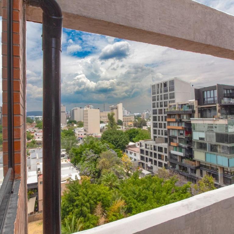 Departamento 2 Recámaras, torre con Alberca y Gym en Col Americana 803 - Two-Bedroom Apartment - 11