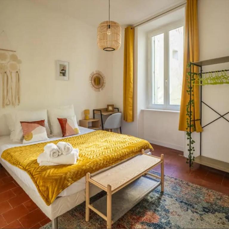 Cocon des halles - Climatisation - Terrasse - Three-Bedroom Apartment - 3