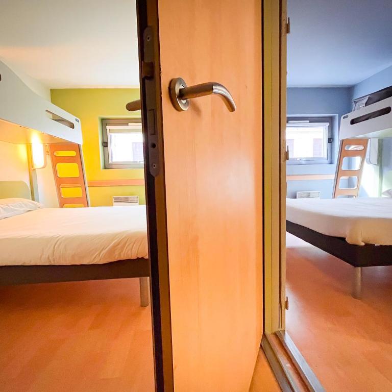 Ibis Budget Lille Gares Vieux-Lille - Suite Familiale Standard avec 2 Chambres Communicantes - 7