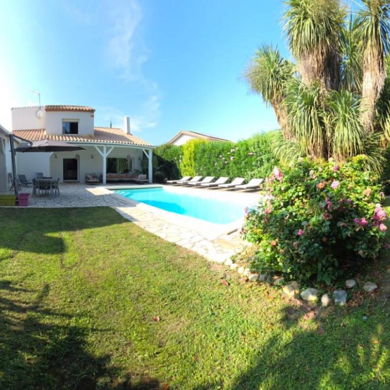 VILLA de charme avec piscine et jardin en bord de mer - Villa - 20