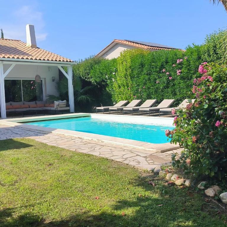 VILLA de charme avec piscine et jardin en bord de mer - Villa - 18