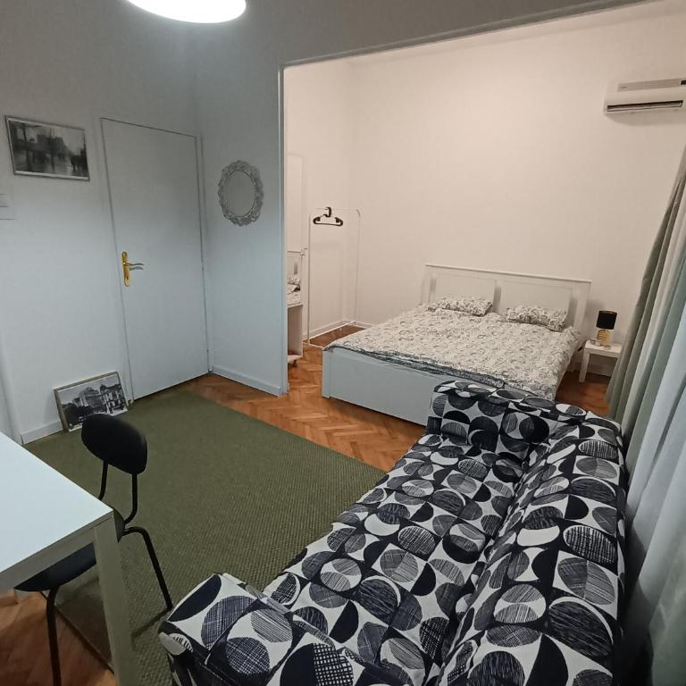 Bulevar - One-Bedroom Apartment - 3
