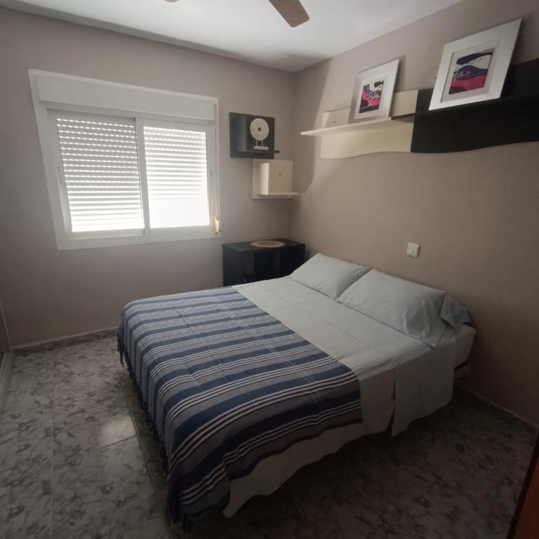 Apartamento artístico en el centro - Three-Bedroom Apartment - 9