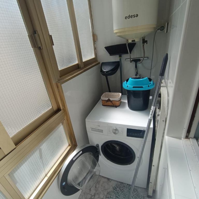 Apartamento artístico en el centro - Three-Bedroom Apartment - 19