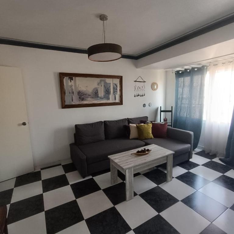 Apartamento artístico en el centro - Three-Bedroom Apartment - 5