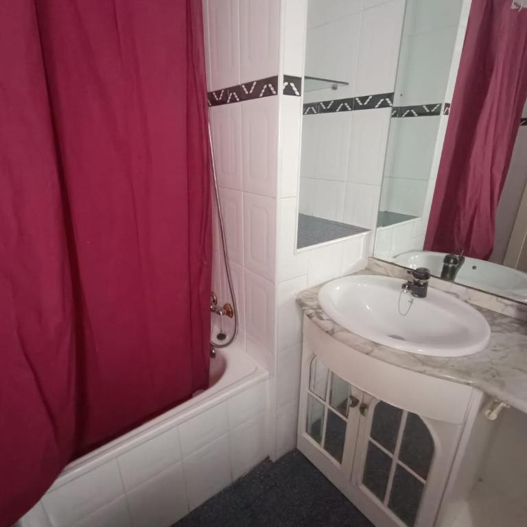 Apartamento artístico en el centro - Three-Bedroom Apartment - 12