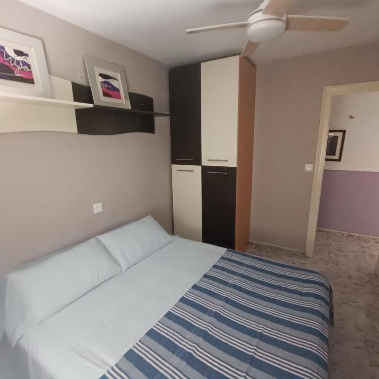 Apartamento artístico en el centro - Three-Bedroom Apartment - 3