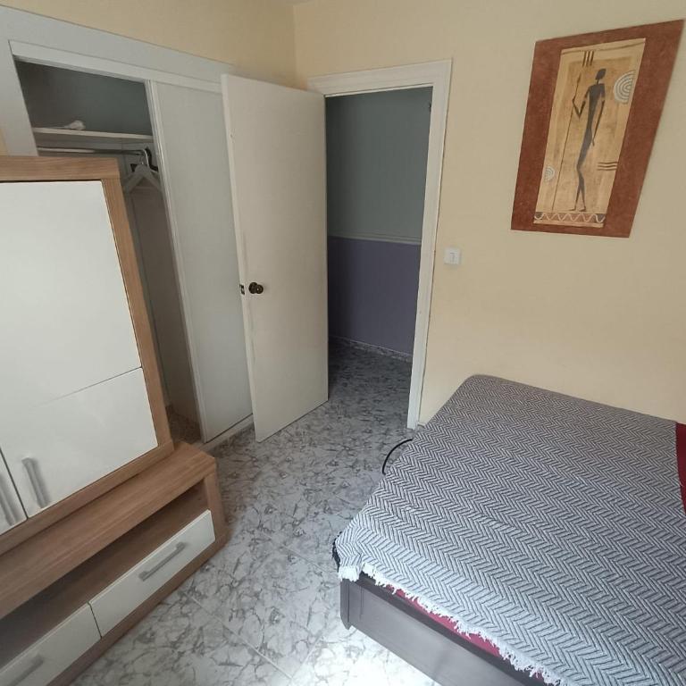Apartamento artístico en el centro - Three-Bedroom Apartment - 10